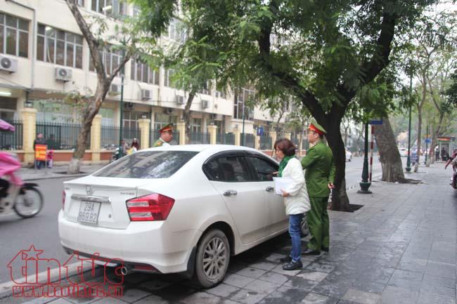 Hà Nội đồng loạt ra quân lập lại trật tự vỉa hè ảnh 2